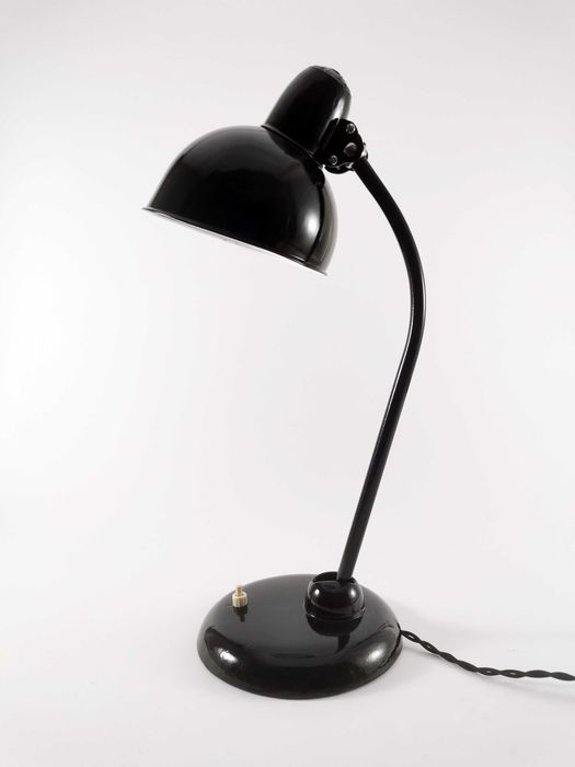 candeeiro de mesa Kaiser Idell 6551 1ª edição industrial iluminação