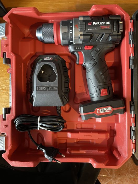 Aparafusadora Performance com Martelo da Parkside - 12V
