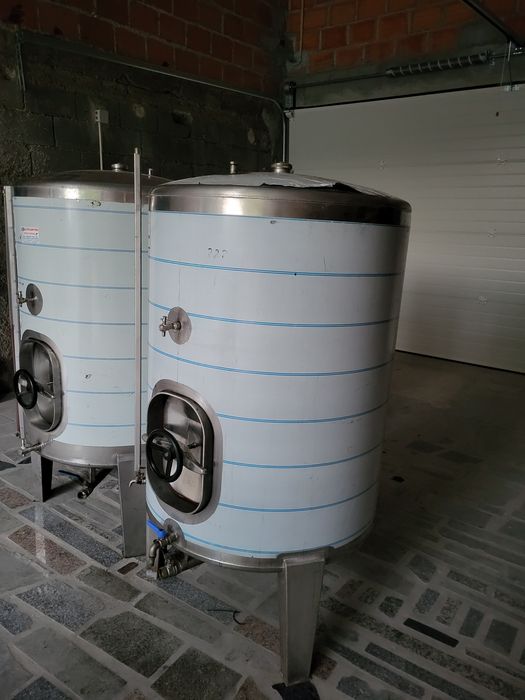 Duas cubas inox 550 litros