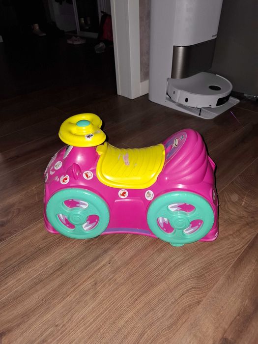 Машинка толокар Chicco