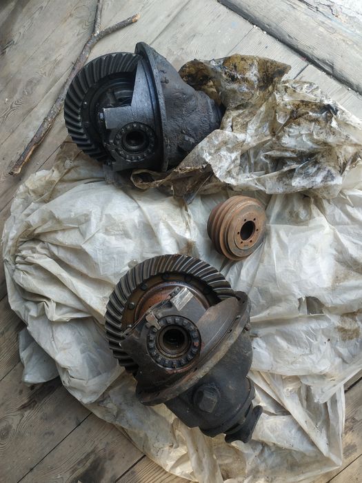 Частини переднього моста