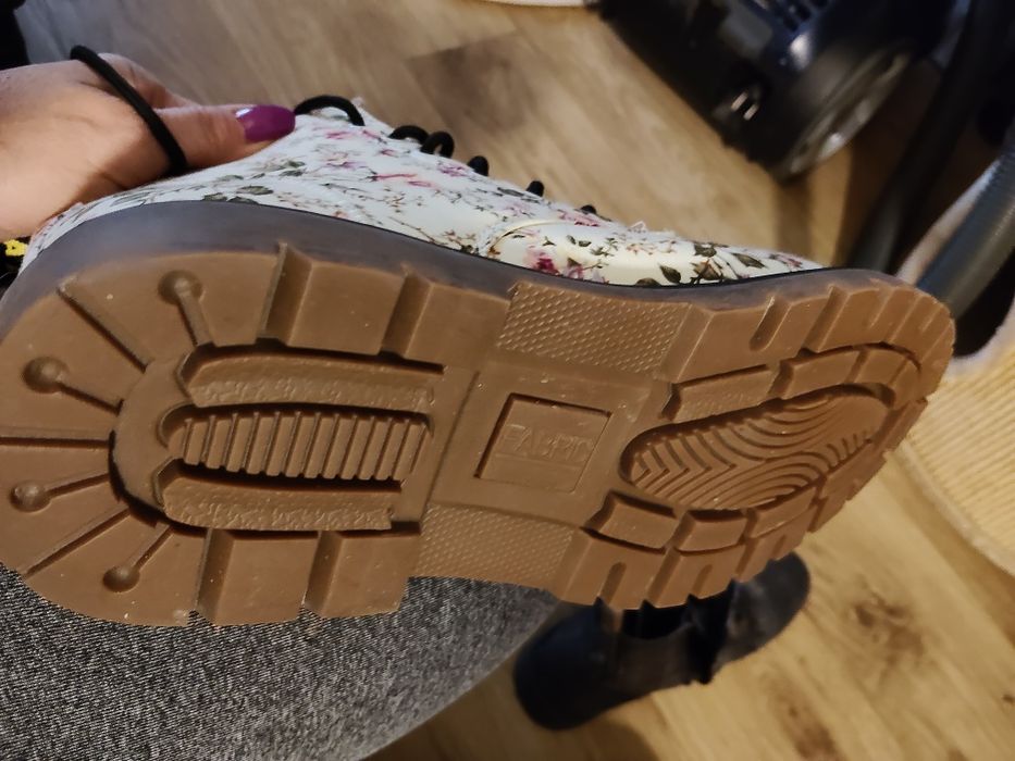 Botki damskie w kwiaty nowe