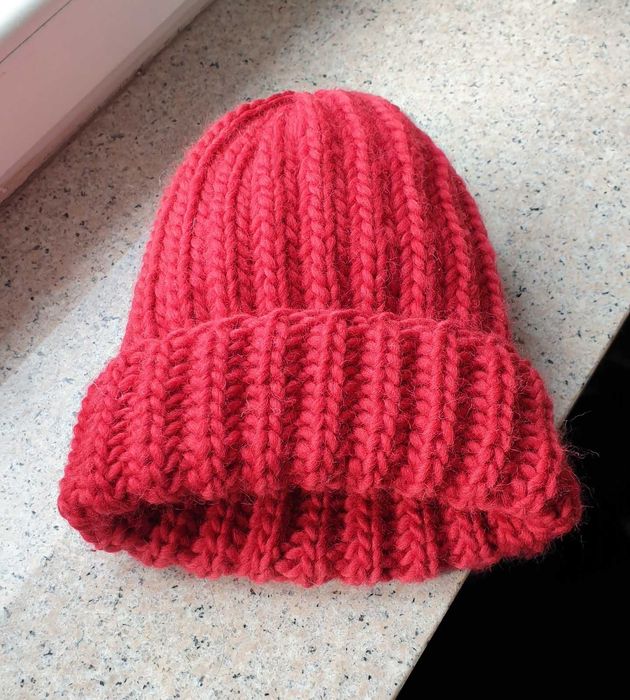 Czerwona gruba ciepła czapka beanie rękodzieło handmade