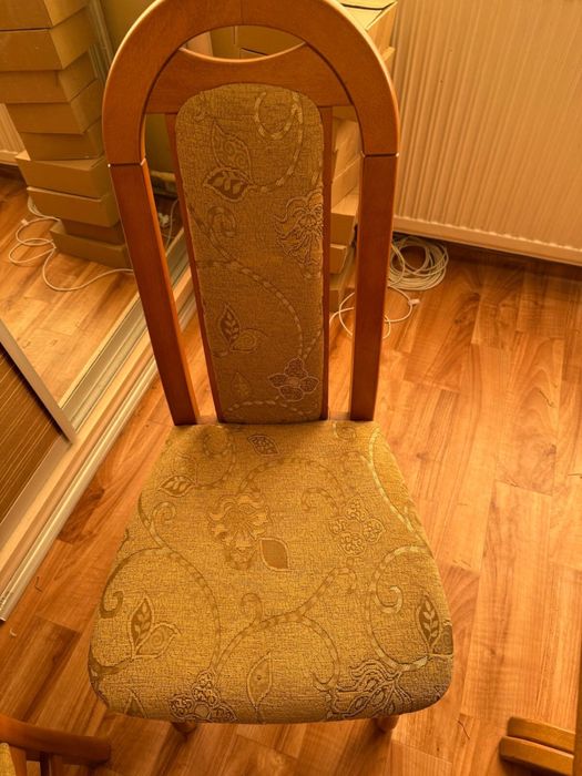 Stół rozkładany z krzesłami