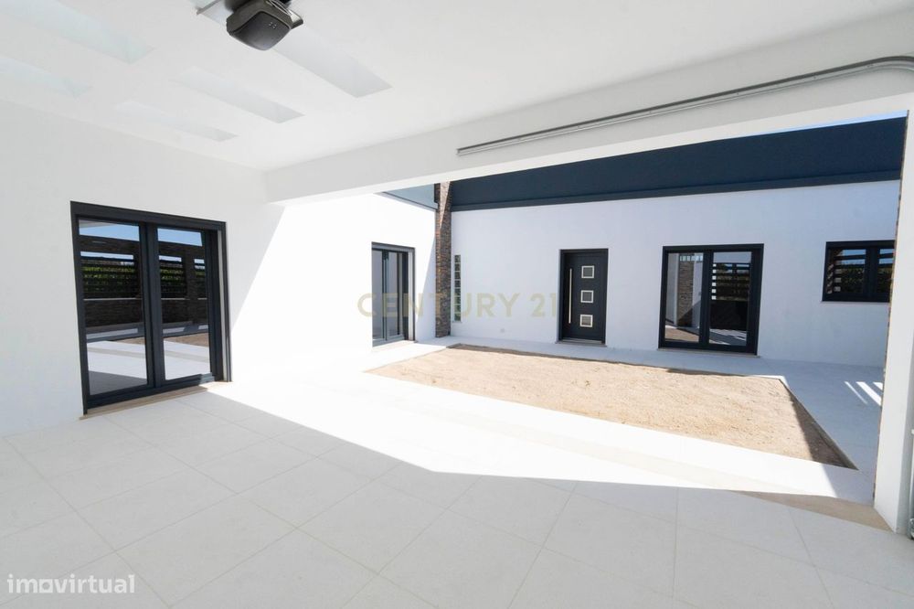 Moradia T3 totalmente remodelada em Azeitada, Benfica do Ribatejo