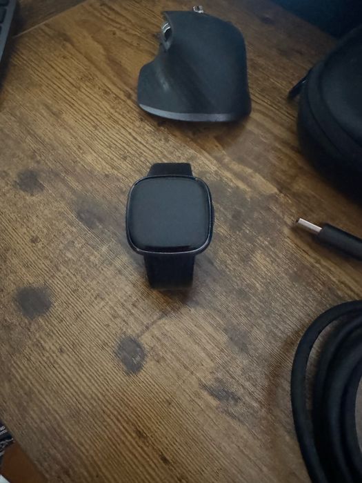 Fitbit Versa 4 — Smartwatch