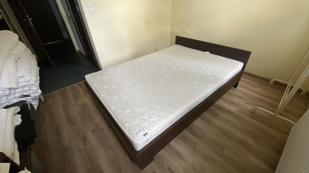 Łóżka z materacem