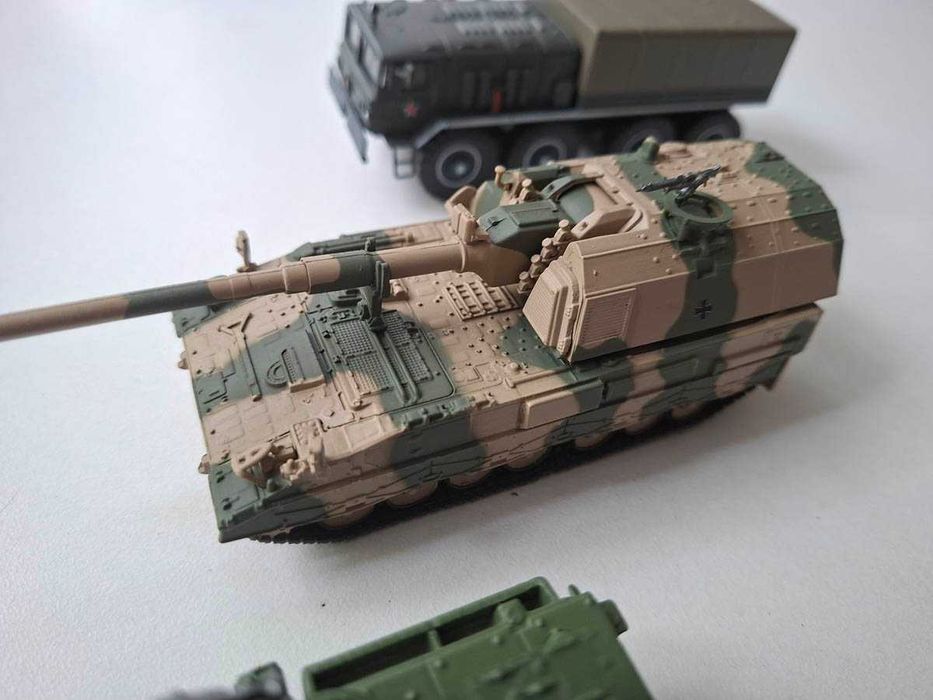 Zestaw 3 modeli 1:72 Eaglemoss Panzerhaubitze 2000 M1128 Stryker MAZ-535A