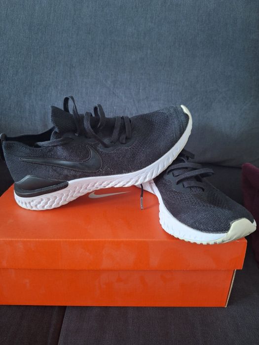 Damskie obuwie sportowe nike