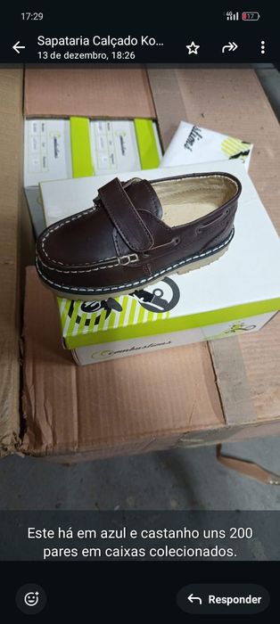 Grande lote de sapatos