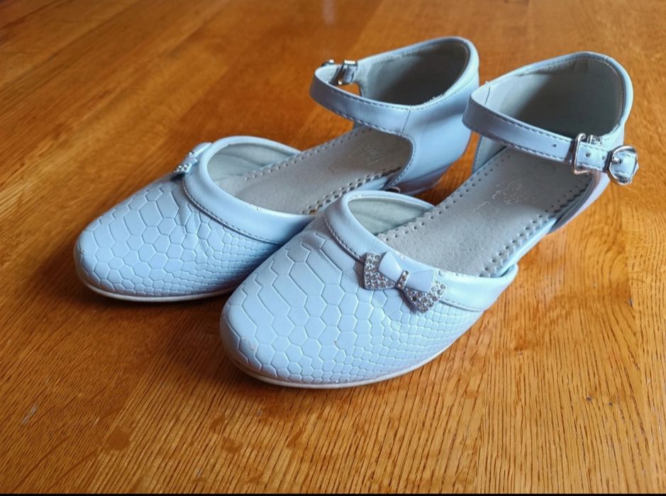 Alba komunijna i buty