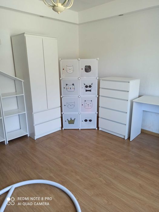 białe meble do pokoju dziecięcego
