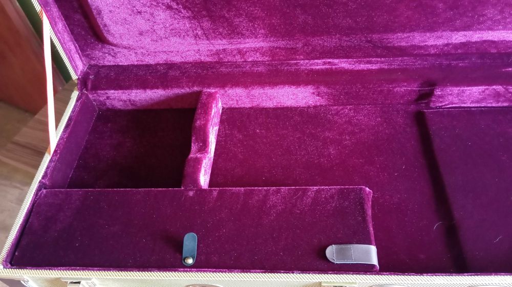 Futerał twardy /case/ na gitarę elektryczną