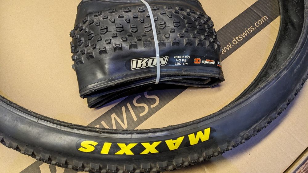 Покришки Maxxis Ikon 29×2.6, Continental Race King 29×2.0