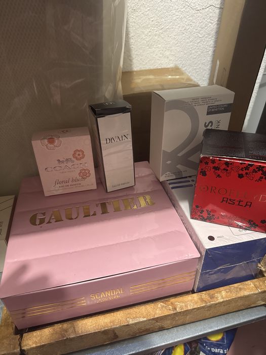 Caixas de perfume diversas