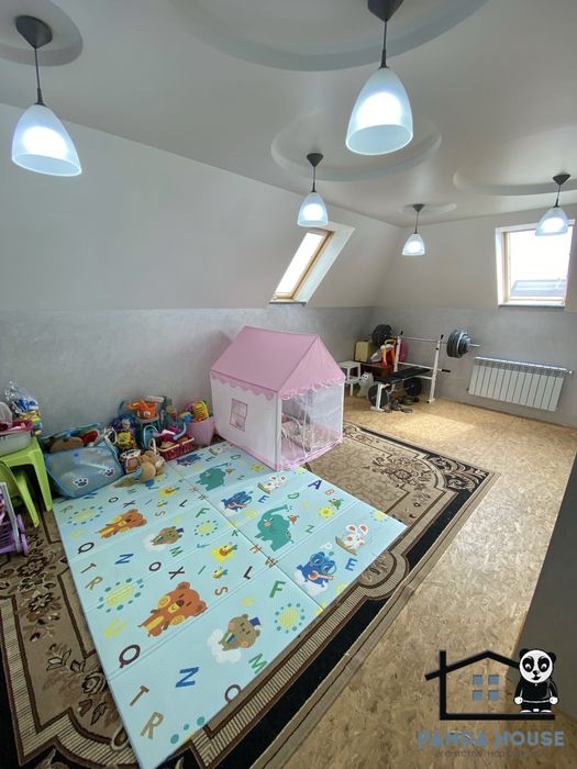 Продається чудовий будинок на два поверхи готовий до проживання.