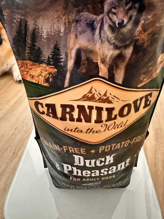 Sprzedam karmę Carnilove z łososiem dla psa 4 kg  + przysmaki