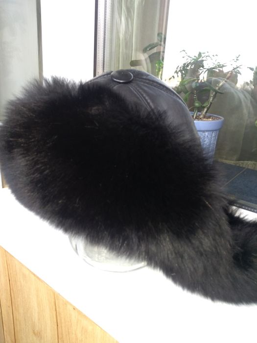 Шапка кожаная с песцом