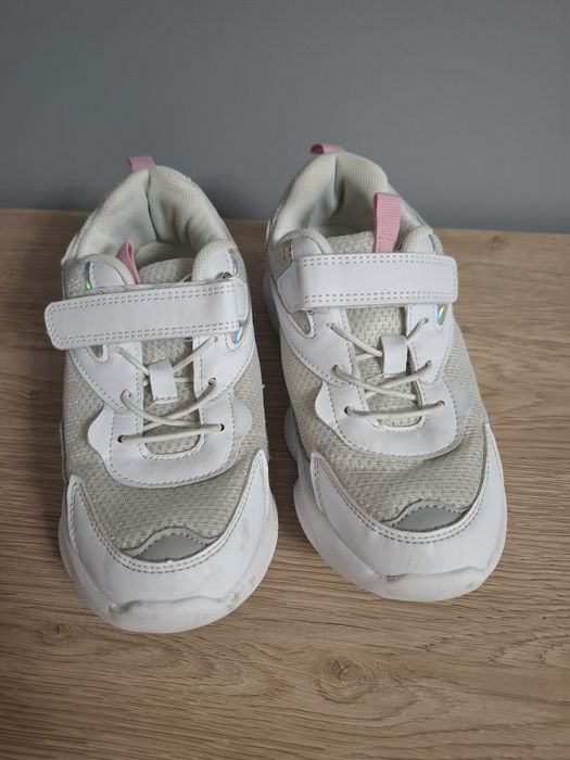 Buty białe dziewczęce