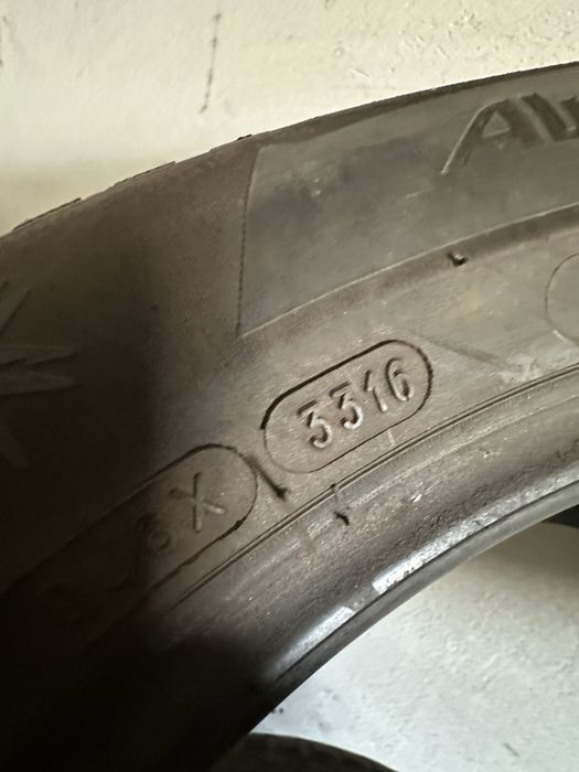 Автомобильные зимние шины покрышки резина 205//55R16 мишлен