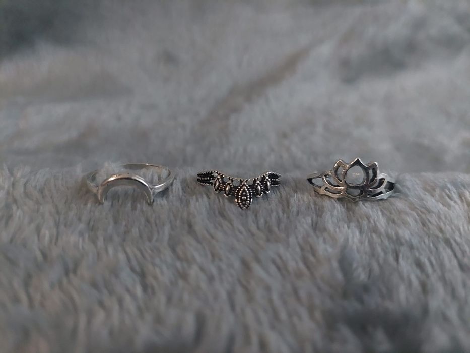 Anéis de aço inoxidável prateados com pedra azul