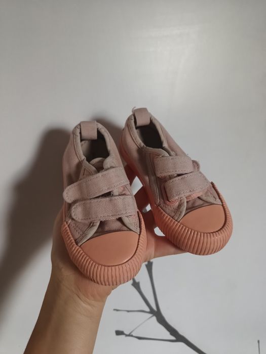 Trampki dla dziewczynki, r. 24