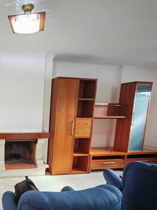 Armário modular de madeira para sala