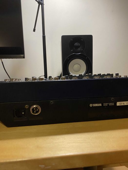 Mesa de Mistura Yamaha MG124c - 12 Canais (Só a mesa)