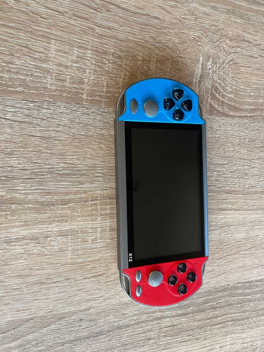 Konsola do gier czerwono - niebieska