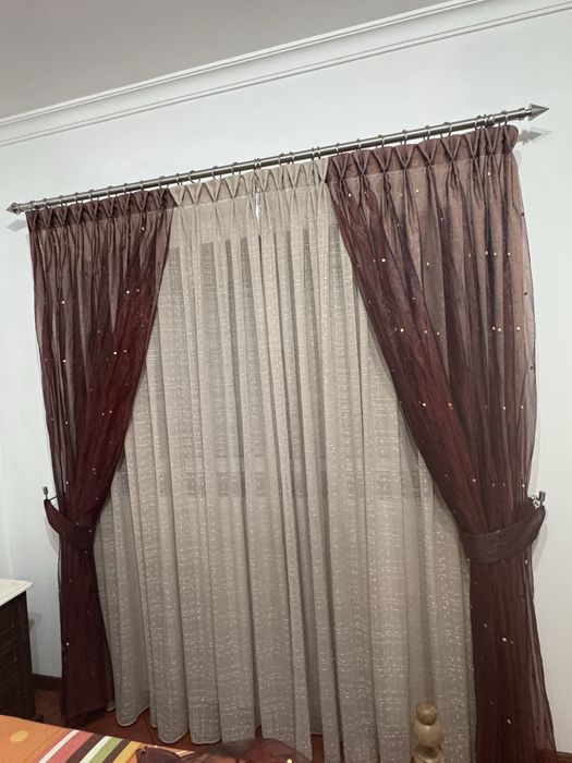 Vendo conjunto de cortinados completos com varões.