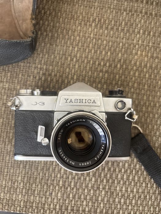 Yashica J-3 Vintage + Objetiva Yashinon 50mm f/2 – Máquina Analógica