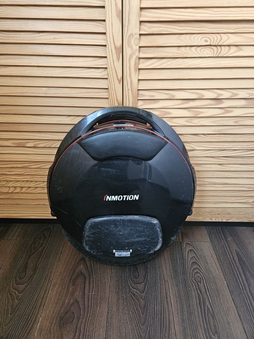 Моноколесо Inmotion V8F, макс швид 35 км/год, запас 50 км, пробіг 2900