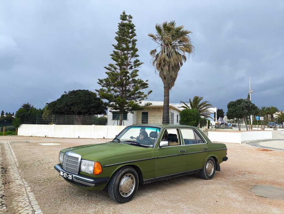 Mercedes W123 240D Oldtimer Museo do Caramulo