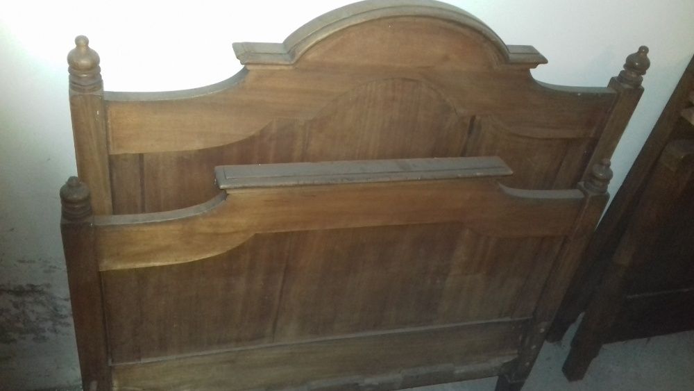 Cama solteiro antiga