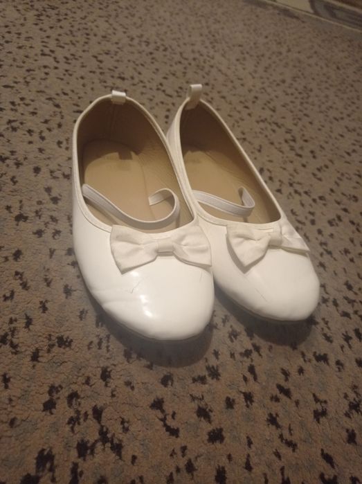 Pantofelki białe