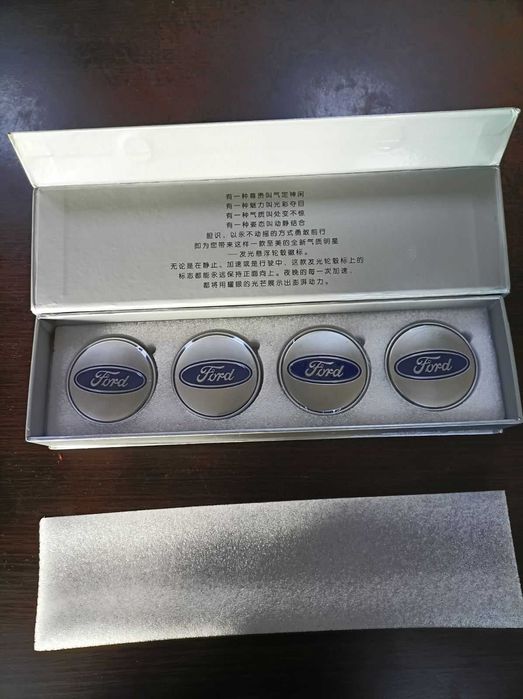 Светящиеся LED заглушки-колпачки для диска авто Ford mustang