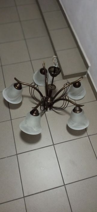 Żyrandol lampa wisząca ze szklanymi kloszami