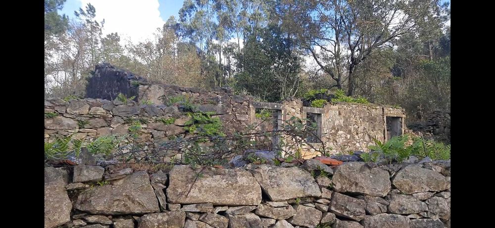 Terreno urbano com ruina- Urban Land with Ruins for Sale – 218m² in At