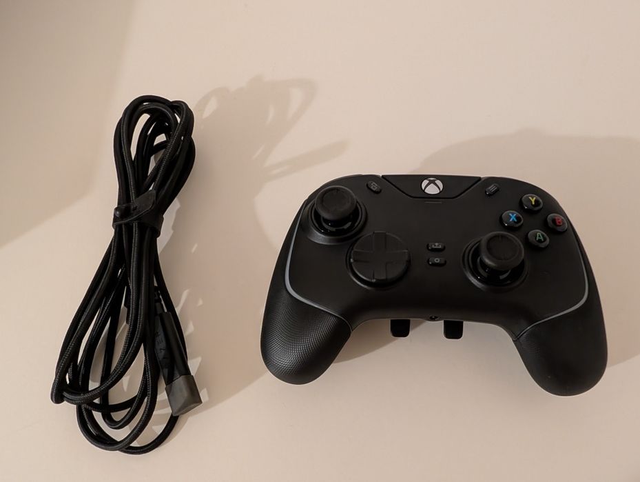 Comando Razer Wolverine V2 Chroma (Xbox / PC)