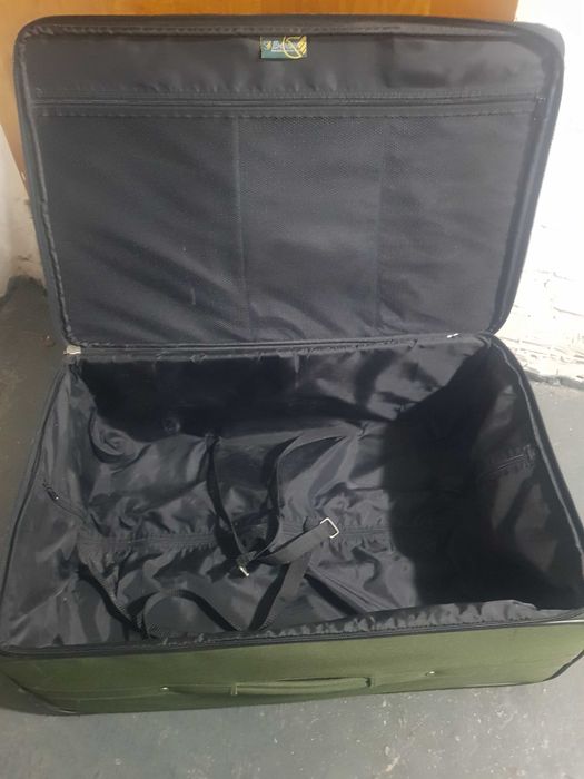 Продам большой дорожный чемодан