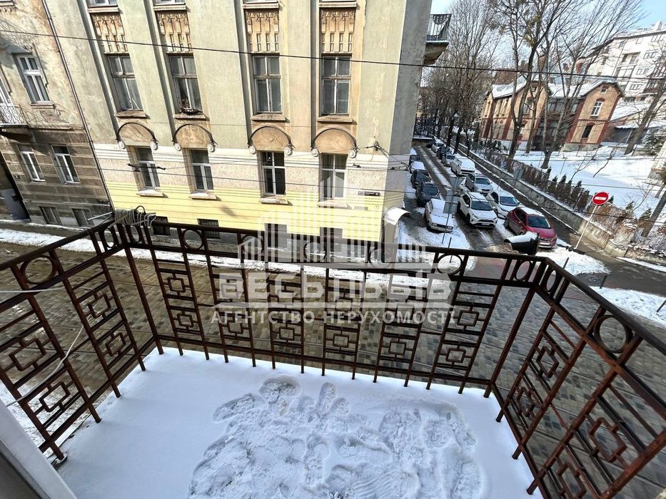 Продаж 3-кім. квартира в Австрійському будинку