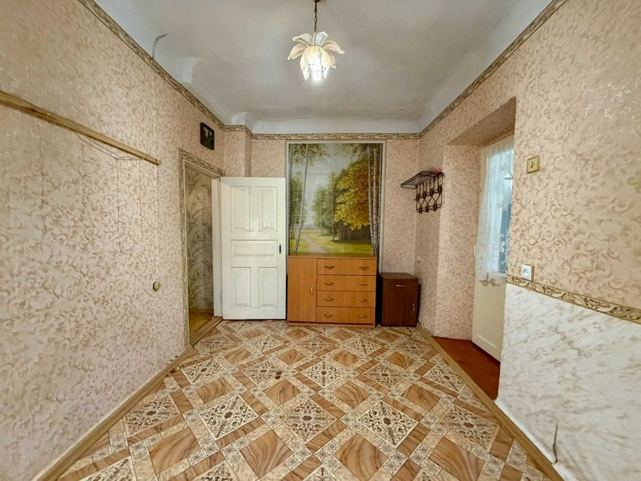 Продаю 2-кімнатну квартиру на землі, на розі вул. Даля та Кузнецької. Ц5