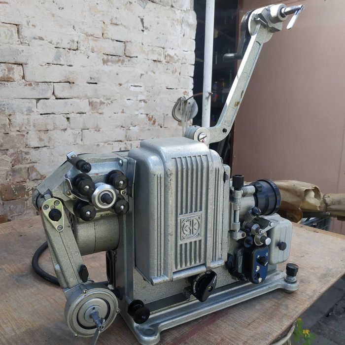 Продам кинопроектор