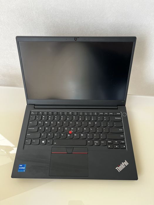 ультрабук Lenovo ThinkPad E14 IPS i5 4 ядра / 8gb ddr4 / SSD