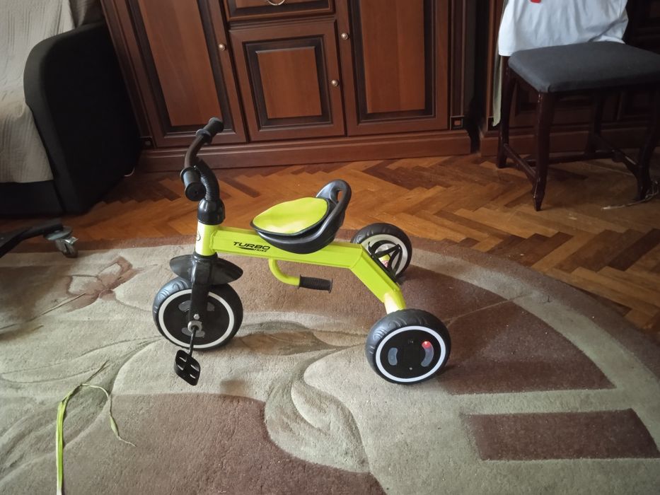 Трьохколісний дитячий велосипед