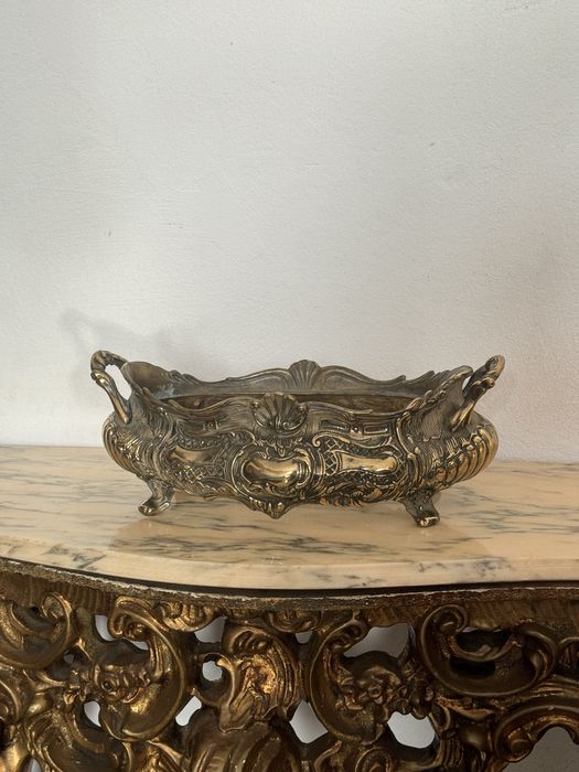 Бронзове    кашпо