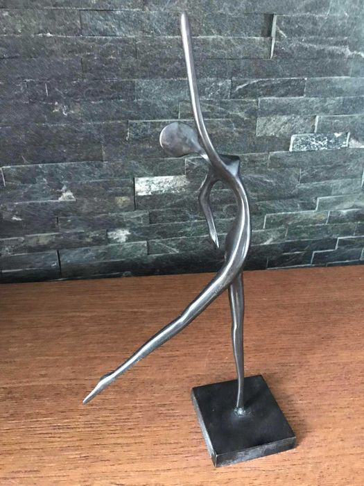 Tancerka żeliwna figurka