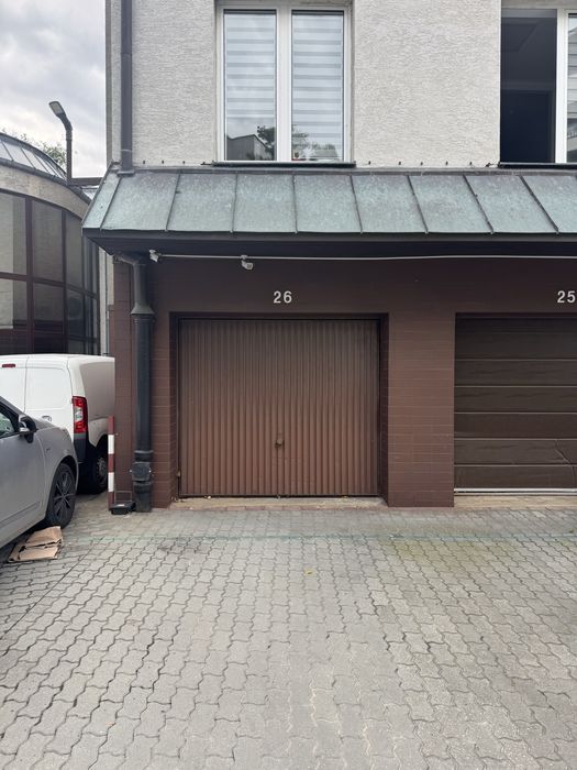 Wynajmę 2 miejsca parkingowe