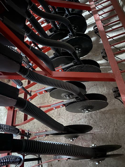 Зернова навісна сівалка