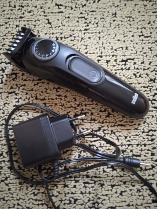 Машинка для стрижки,і машинка для стрижки брів бакенбардів.